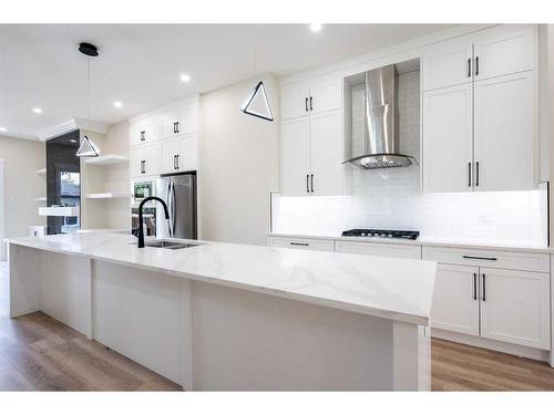 4621 79 Street Nw, Calgary, AB - Indoor Photo Showing Kitchen With Double Sink With Upgraded Kitchen