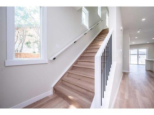 4621 79 Street Nw, Calgary, AB - Indoor Photo Showing Other Room