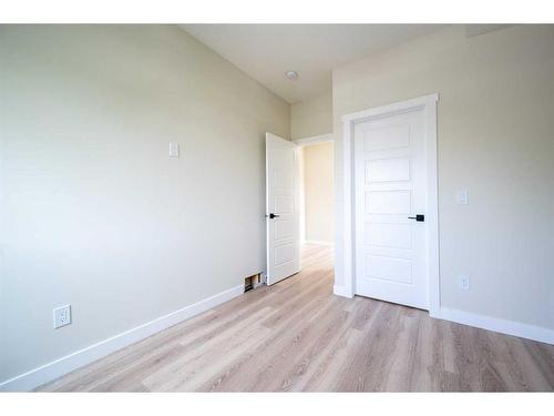 4621 79 Street Nw, Calgary, AB - Indoor Photo Showing Other Room