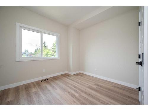 4621 79 Street Nw, Calgary, AB - Indoor Photo Showing Other Room