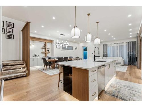 500 30 Avenue Ne, Calgary, AB - Indoor Photo Showing Kitchen With Upgraded Kitchen