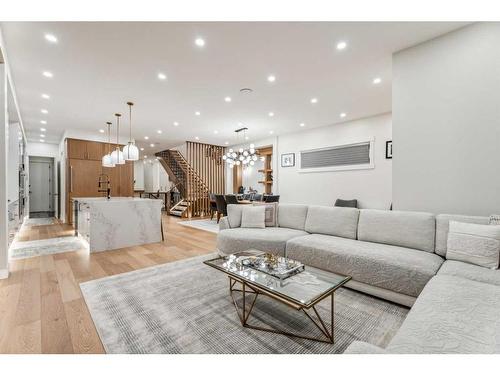 500 30 Avenue Ne, Calgary, AB - Indoor Photo Showing Living Room