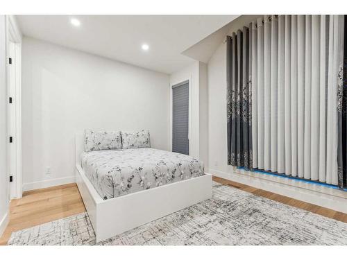 500 30 Avenue Ne, Calgary, AB - Indoor Photo Showing Bedroom