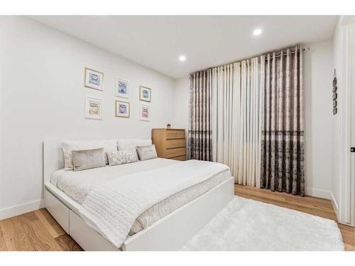 500 30 Avenue Ne, Calgary, AB - Indoor Photo Showing Bedroom