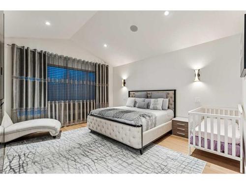 500 30 Avenue Ne, Calgary, AB - Indoor Photo Showing Bedroom