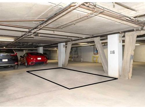 305-723 57 Avenue Sw, Calgary, AB - Indoor Photo Showing Garage