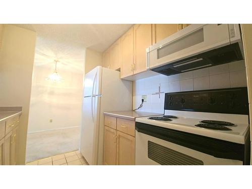 305-723 57 Avenue Sw, Calgary, AB - Indoor Photo Showing Kitchen