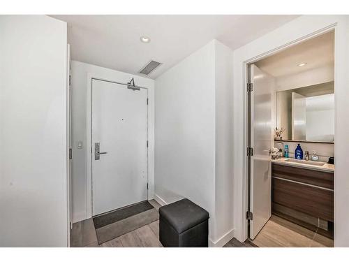 704-1501 6 Street Sw, Calgary, AB - Indoor Photo Showing Other Room