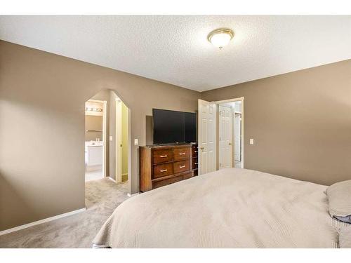 170 Rocky Ridge Point Nw, Calgary, AB - Indoor Photo Showing Bedroom