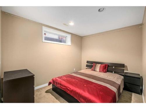 170 Rocky Ridge Point Nw, Calgary, AB - Indoor Photo Showing Bedroom