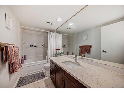 540-310 8 Street Sw, Calgary, AB - Indoor Photo Showing Bathroom