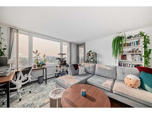 540-310 8 Street Sw, Calgary, AB - Indoor Photo Showing Living Room