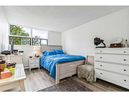 425-30 Mchugh Court Ne, Calgary, AB - Indoor Photo Showing Bedroom