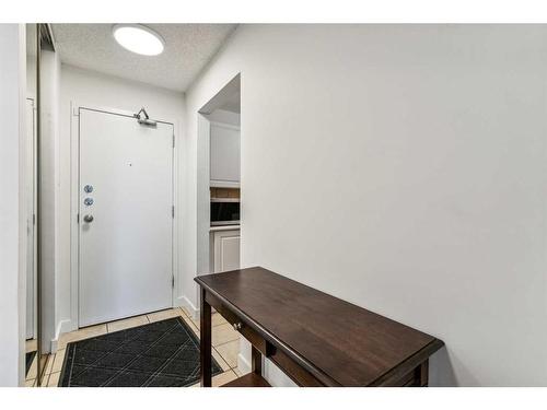 425-30 Mchugh Court Ne, Calgary, AB - Indoor Photo Showing Other Room