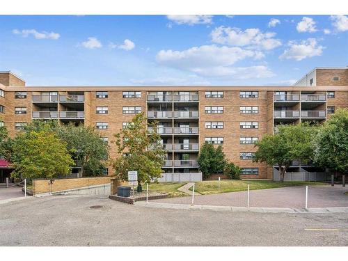 425-30 Mchugh Court Ne, Calgary, AB - Outdoor With Balcony With Facade