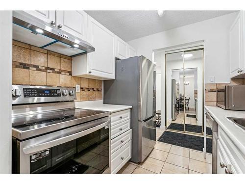 425-30 Mchugh Court Ne, Calgary, AB - Indoor Photo Showing Kitchen