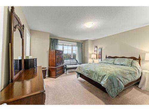 428 Rainbow Falls Drive, Chestermere, AB - Indoor Photo Showing Bedroom