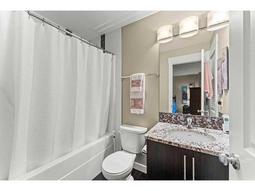 428 Rainbow Falls Drive, Chestermere, AB - Indoor Photo Showing Bathroom