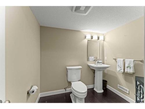 428 Rainbow Falls Drive, Chestermere, AB - Indoor Photo Showing Bathroom