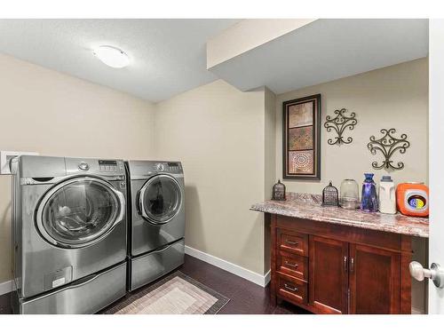 428 Rainbow Falls Drive, Chestermere, AB - Indoor Photo Showing Laundry Room