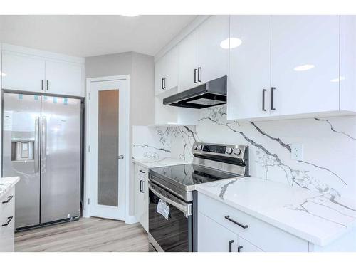 434 Coopers Drive Sw, Airdrie, AB - Indoor Photo Showing Kitchen