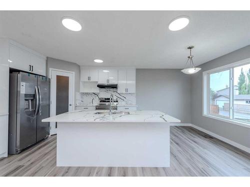 434 Coopers Drive Sw, Airdrie, AB - Indoor Photo Showing Kitchen With Upgraded Kitchen