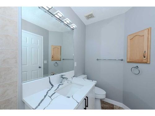 434 Coopers Drive Sw, Airdrie, AB - Indoor Photo Showing Bathroom