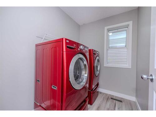 434 Coopers Drive Sw, Airdrie, AB - Indoor Photo Showing Laundry Room