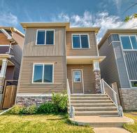 39 Corner Meadows Common NE Calgary, AB T3N 1J5