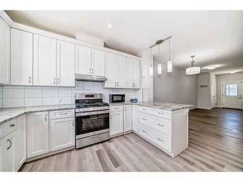 39 Corner Meadows Common Ne, Calgary, AB - Indoor Photo Showing Kitchen