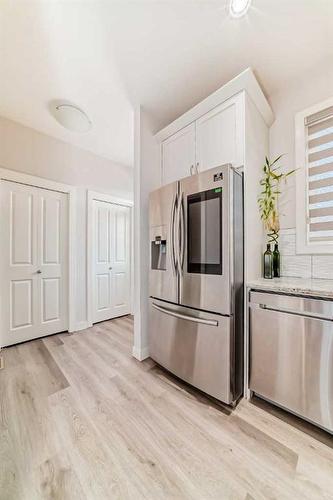 39 Corner Meadows Common Ne, Calgary, AB - Indoor Photo Showing Kitchen