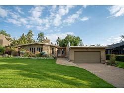 36 Massey Place SW Calgary, AB T2V 2G3