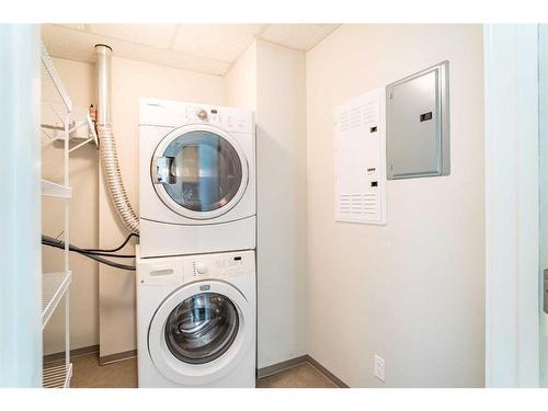 1205-788 12 Avenue Sw, Calgary, AB - Indoor Photo Showing Laundry Room