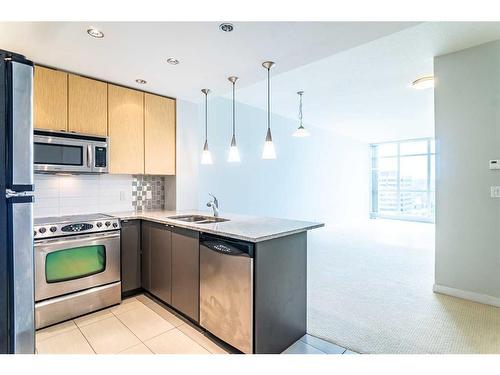 1205-788 12 Avenue Sw, Calgary, AB - Indoor Photo Showing Kitchen With Double Sink