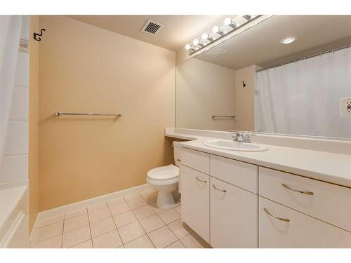 903-804 3 Avenue Sw, Calgary, AB - Indoor Photo Showing Bathroom