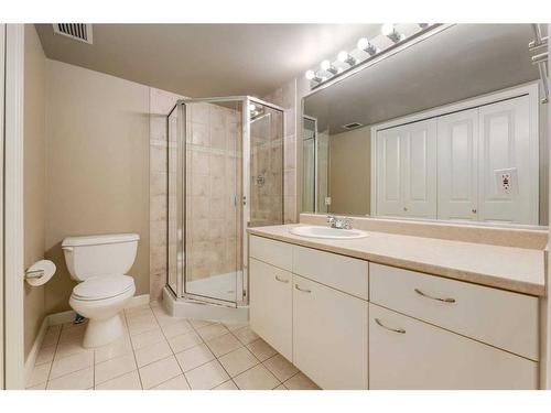 903-804 3 Avenue Sw, Calgary, AB - Indoor Photo Showing Bathroom