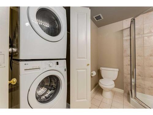 903-804 3 Avenue Sw, Calgary, AB - Indoor Photo Showing Laundry Room