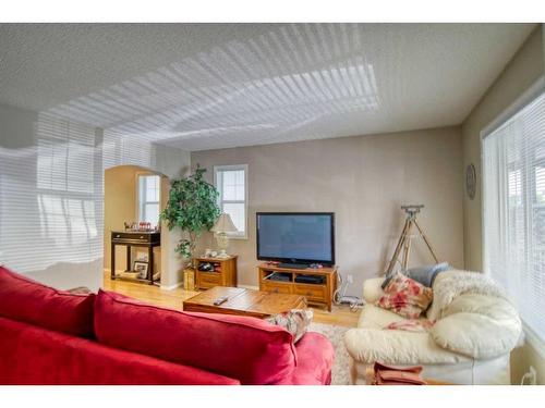 268 Stonemere Place, Chestermere, AB - Indoor Photo Showing Living Room