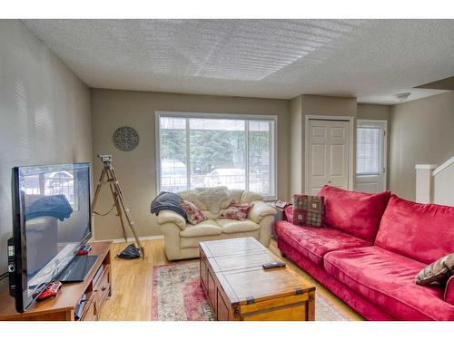 268 Stonemere Place, Chestermere, AB - Indoor Photo Showing Living Room