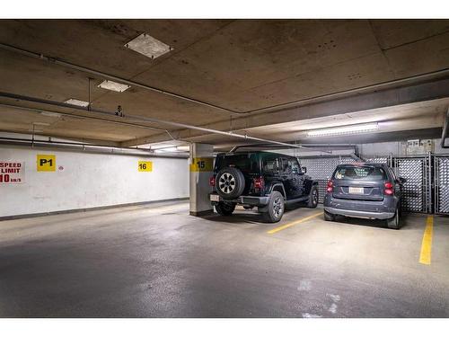 1303-225 25 Avenue Sw, Calgary, AB - Indoor Photo Showing Garage