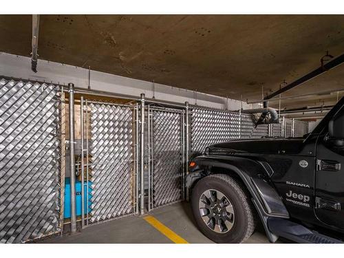 1303-225 25 Avenue Sw, Calgary, AB - Indoor Photo Showing Garage