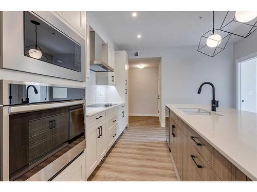 101-50 Sage Hill Walk Nw, Calgary, AB - Indoor Photo Showing Kitchen With Upgraded Kitchen