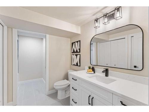 5716 Dalmead Crescent Nw, Calgary, AB - Indoor Photo Showing Bathroom