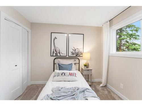 5716 Dalmead Crescent Nw, Calgary, AB - Indoor Photo Showing Bedroom