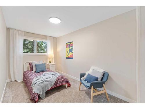 5716 Dalmead Crescent Nw, Calgary, AB - Indoor Photo Showing Bedroom