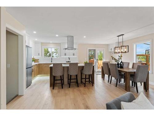 5716 Dalmead Crescent Nw, Calgary, AB - Indoor Photo Showing Dining Room