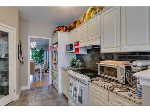 323 Shannon Estates Terrace Sw, Calgary, AB - Indoor Photo Showing Kitchen