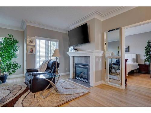 323 Shannon Estates Terrace Sw, Calgary, AB - Indoor Photo Showing Living Room With Fireplace