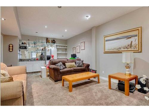 323 Shannon Estates Terrace Sw, Calgary, AB - Indoor Photo Showing Living Room