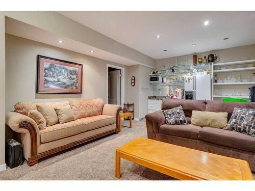 323 Shannon Estates Terrace Sw, Calgary, AB - Indoor Photo Showing Living Room